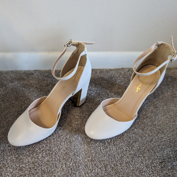 Lulu's Cream Block Heels Size 8 - Picture 3 of 4